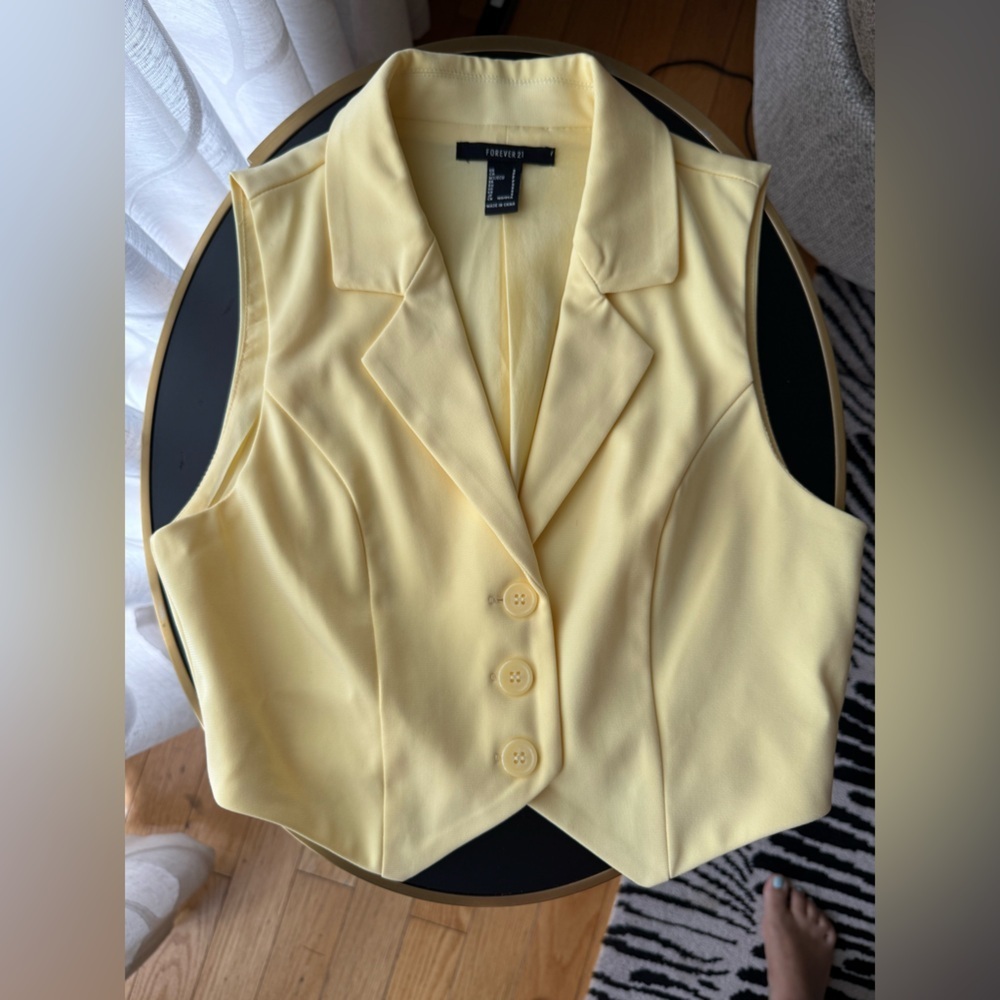 Butter Yellow Cropped Vest Size Small Sleeveless